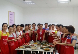 南寧月嫂娘子軍家政致：愛美的寶媽們，春節(jié)不增重你得這樣吃哦！